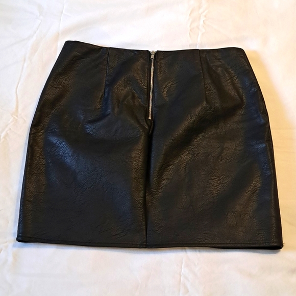 Studded faux leather skirt w/embroidery - Picture 5 of 9